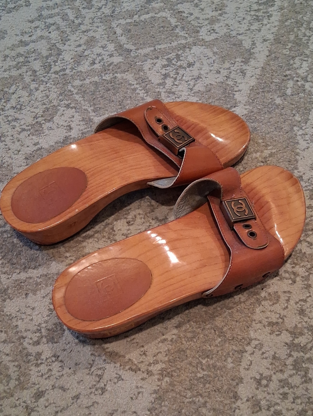 CHANEL Tan Brown Leather Slide Sandals with Bronze CC Accent
